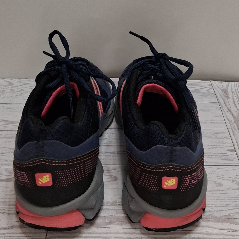 New Balance Navy and Pink Women's Casual Athletic Sneaker Shoes Size 8.5 - Picture 4 of 7